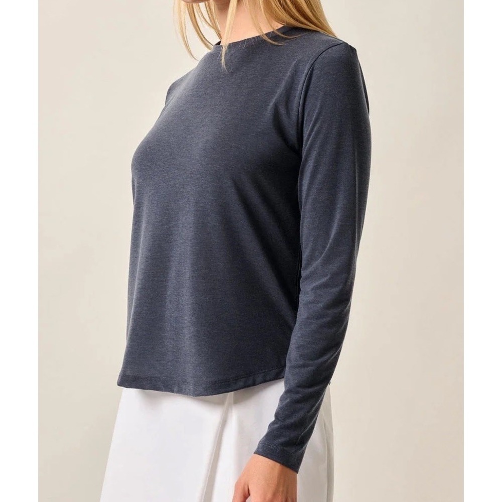 NWOT Women's Johnnie-O Course Performance Long Sleeve‎ T-Shirt Navy Blue - XS - Picture 2 of 7
